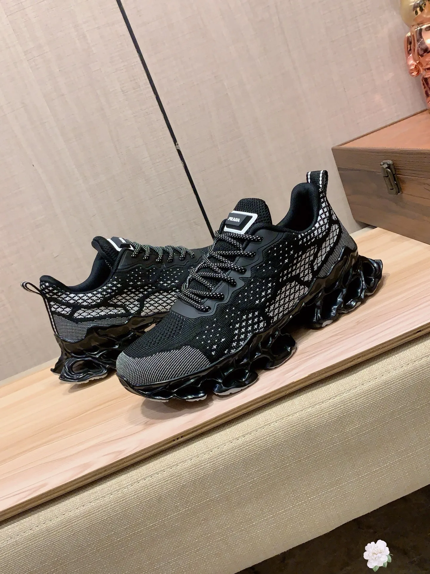 Men's men's shoes💰460💰💰🎩🎩[Lightning][Lightning] "PRADA*" The latest and most popular casual shoes, top brand [seduce] luxury ~ purchasing agency, top ~ quality. [Strong] The upper is made of imported breathable fly weave material ➕ breathable sheepskin feet (•) with fine workmanship. The original stylish and stylish soft rubber wear-resistant and non-slip outsole is light and comfortable on the feet. The real thing looks better when photographed. 004: Size: 38-44, 3️⃣ colors selected